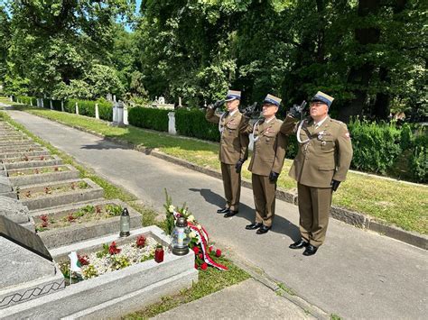  Księga Opowieści - Uczta dla Zmysłów i Hołd dla Tradycji